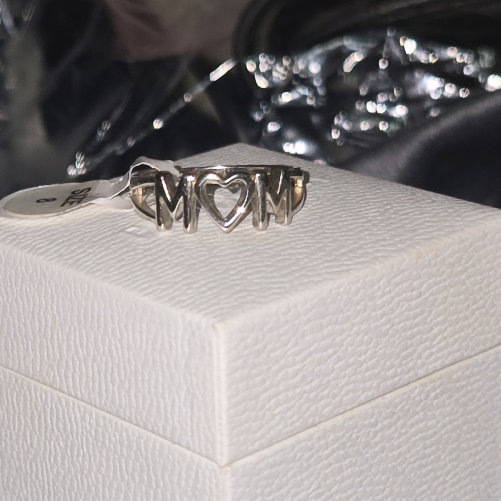 Chic Silver MOM Heart Ring